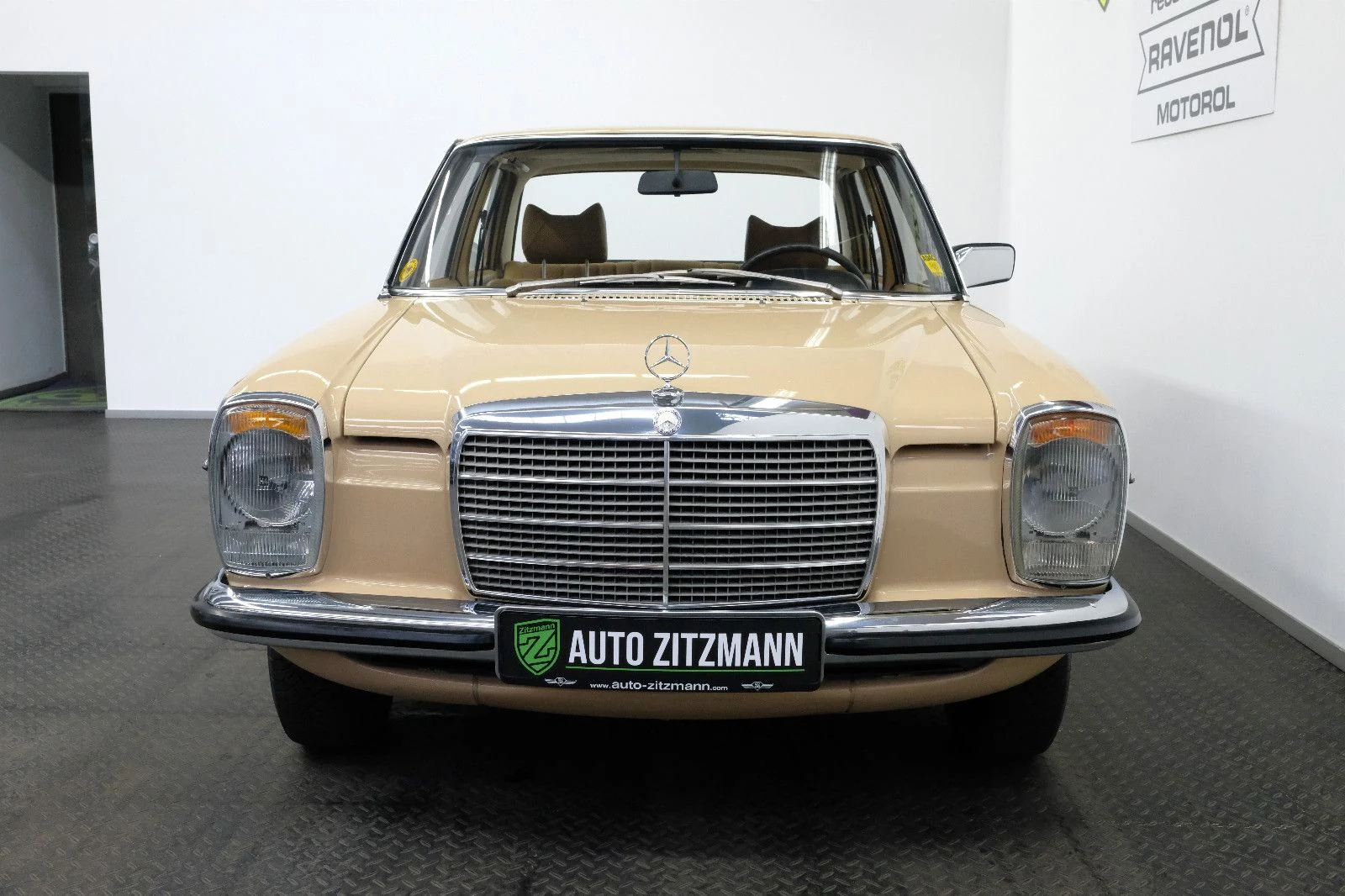 Mercedes-Benz 230.6, 4/10