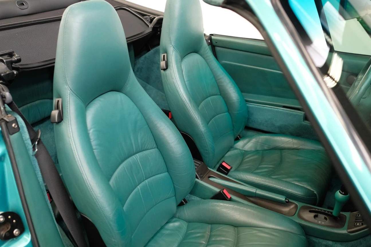 Porsche 911 Carrera Cabriolet (993), 6/10