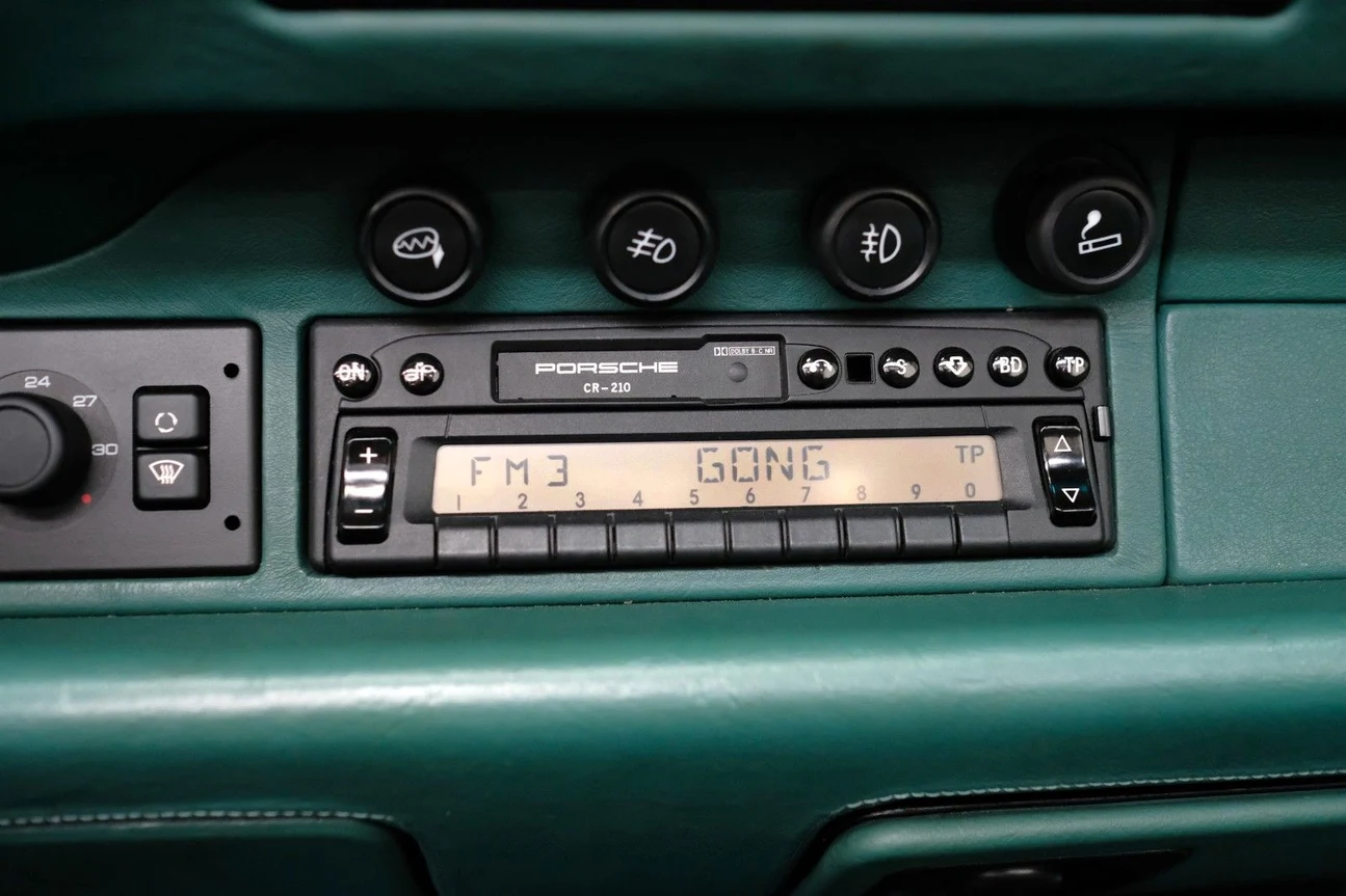 Porsche 911 Carrera Cabriolet (993), 8/10