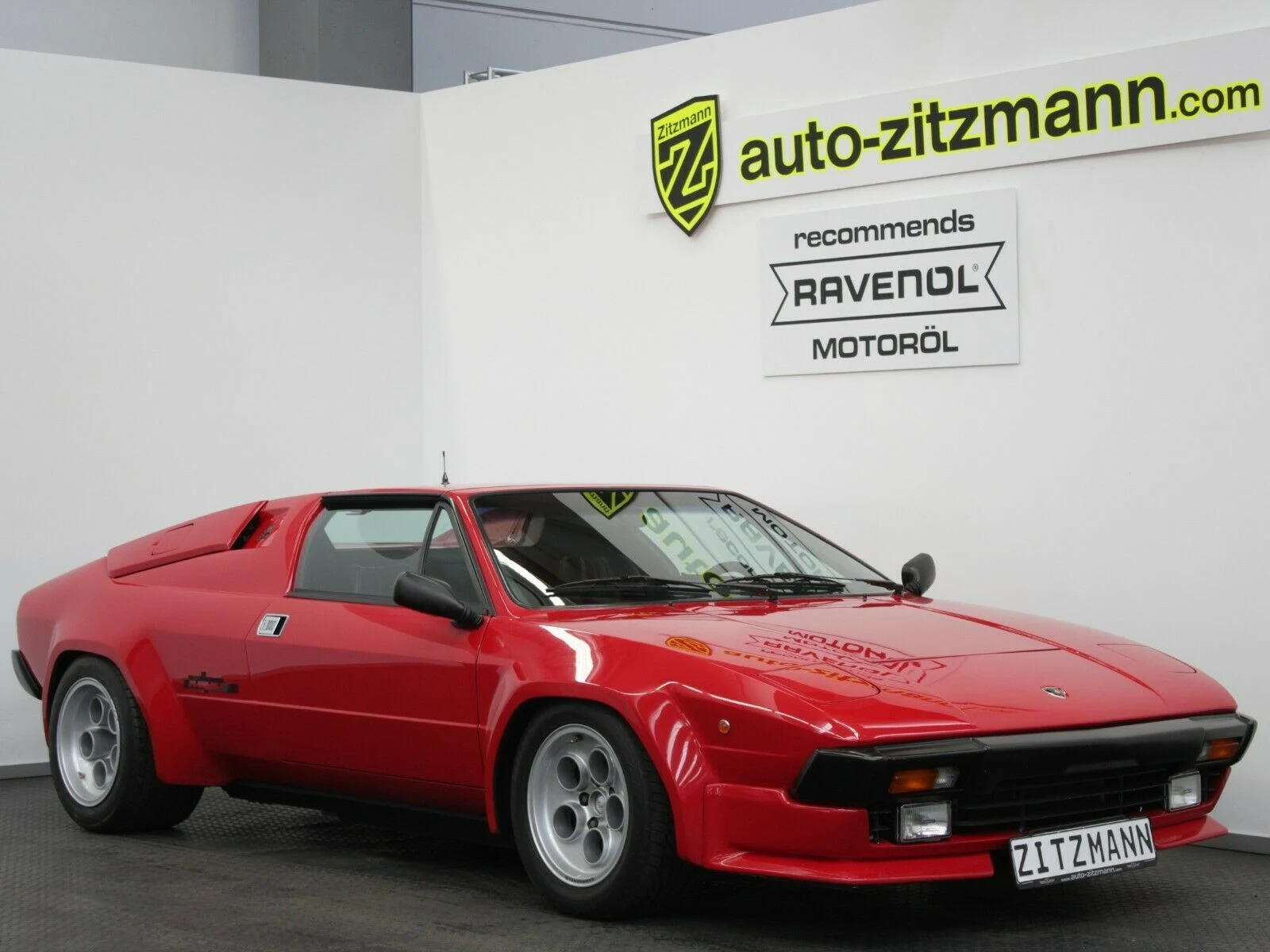 Lamborghini Jalpa 3.5 Targa, full front three-quarter view
