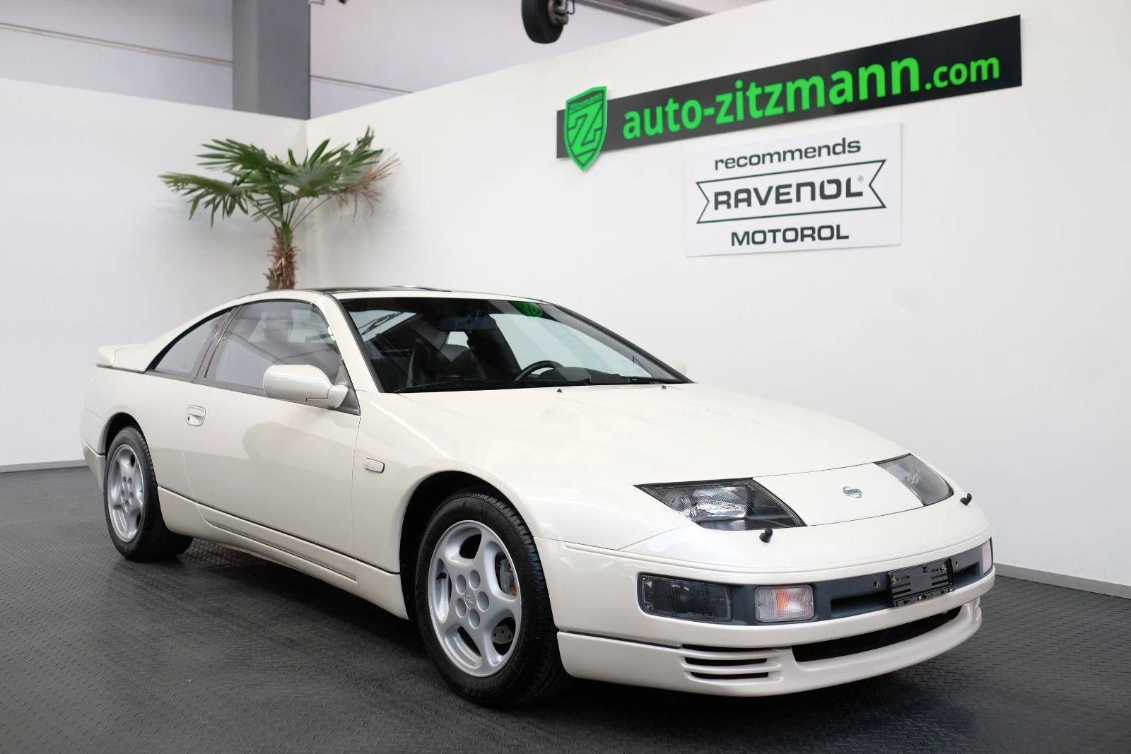 Nissan 300ZX Twin Turbo T-top, full front three-quarter view