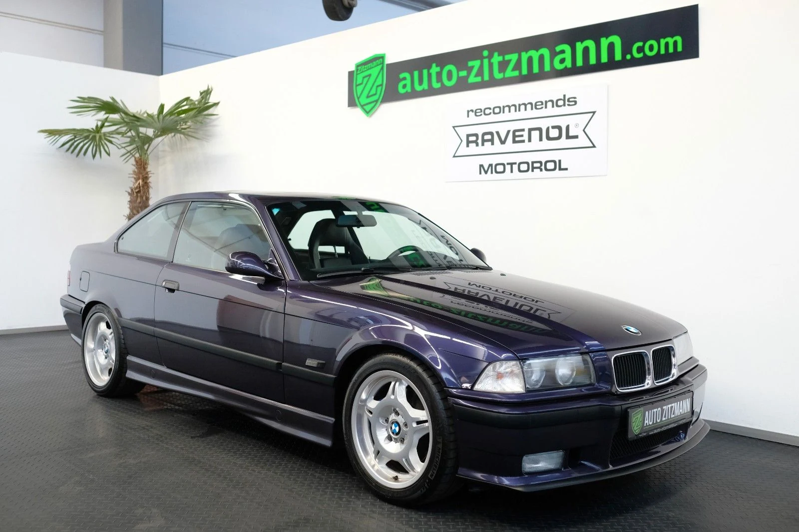 BMW M3 3.2 Coupé E36, full front three-quarter view
