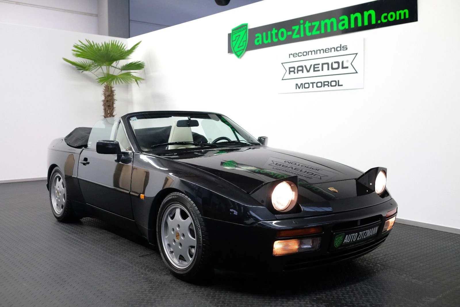 Porsche 944 S2 Cabriolet, full front three-quarter view
