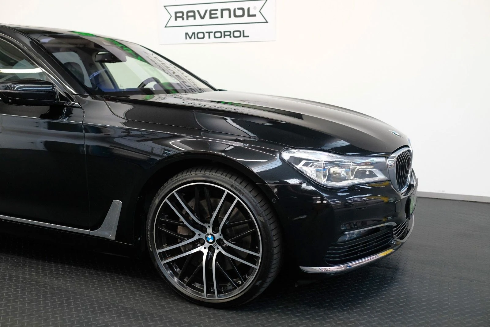 BMW 750i xDrive, 3/10