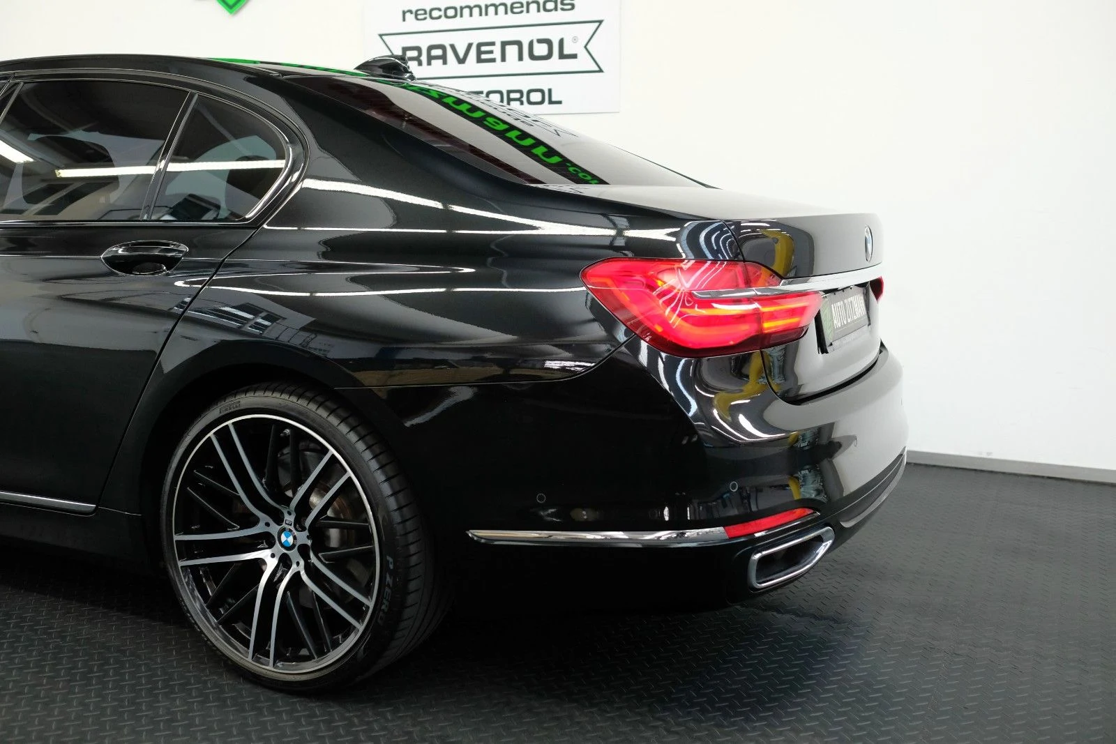 BMW 750i xDrive, 8/10