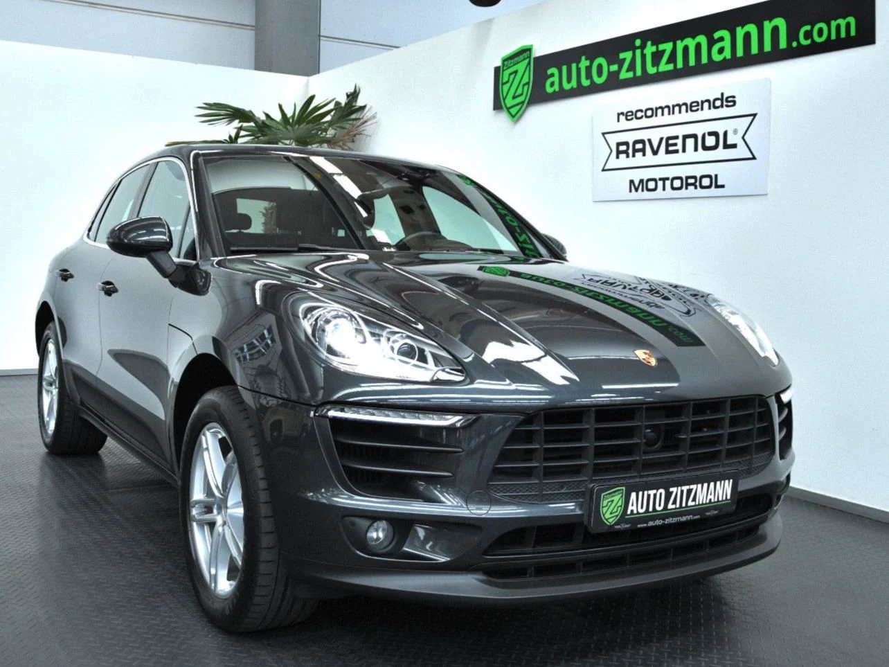 Porsche Macan S, exterior view of the entire car