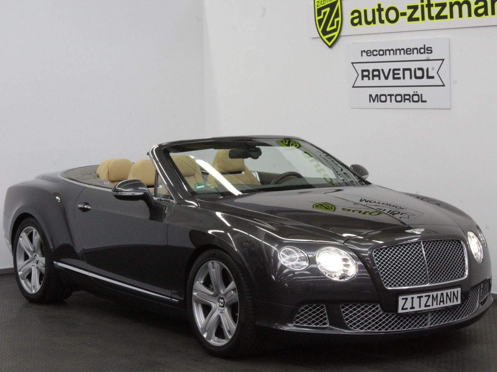 Bentley Continental GTC W12, exterior view of the entire car