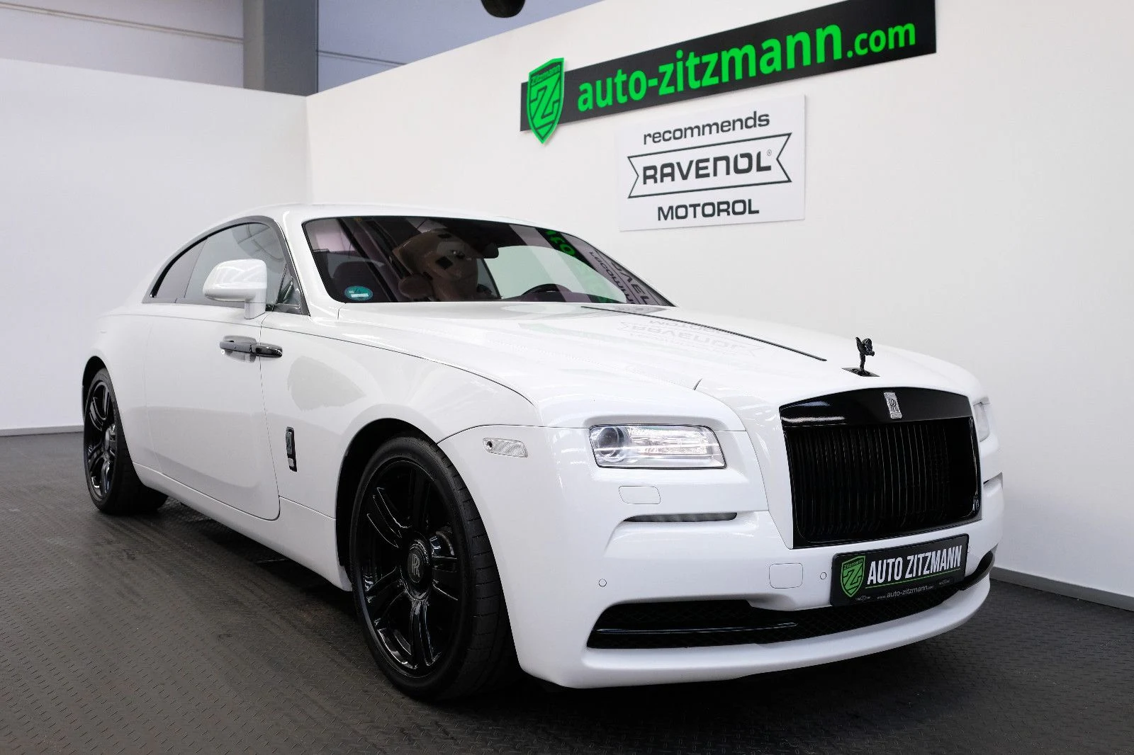 Rolls-Royce Wraith, exterior view of the entire car