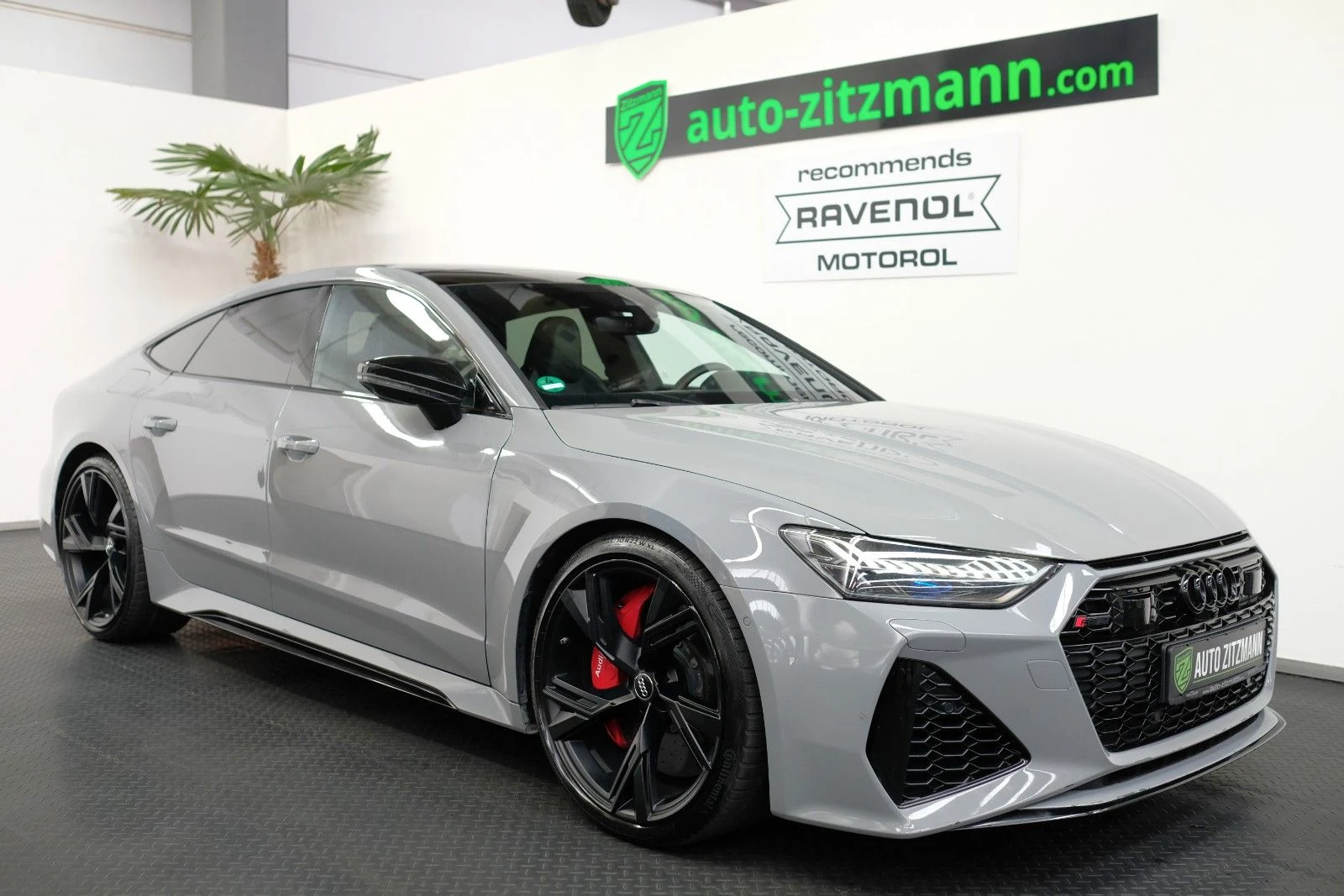 Audi RS 7 Sportback quattro, exterior view of the entire car