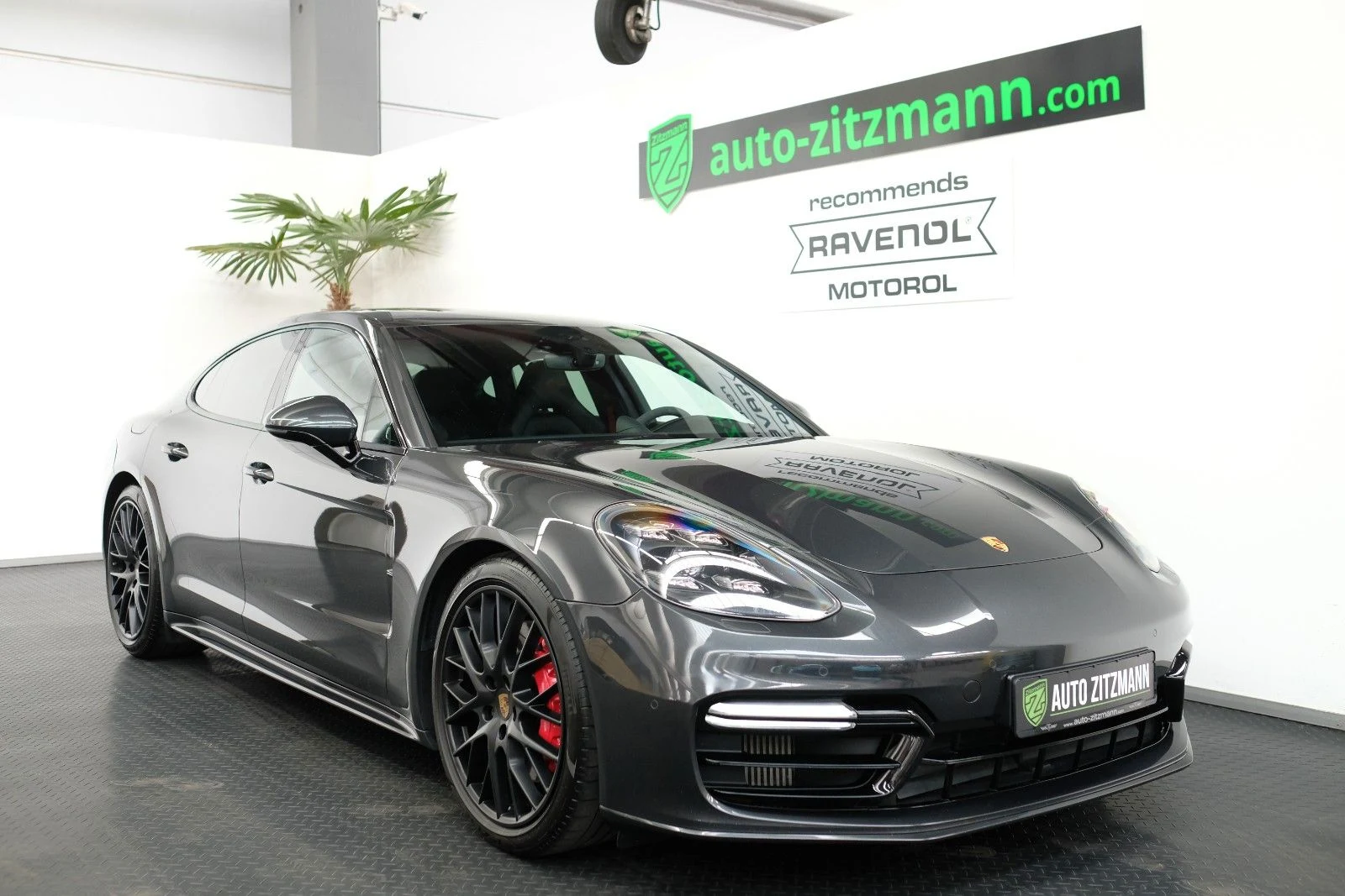 Porsche Panamera GTS, exterior view of the entire car