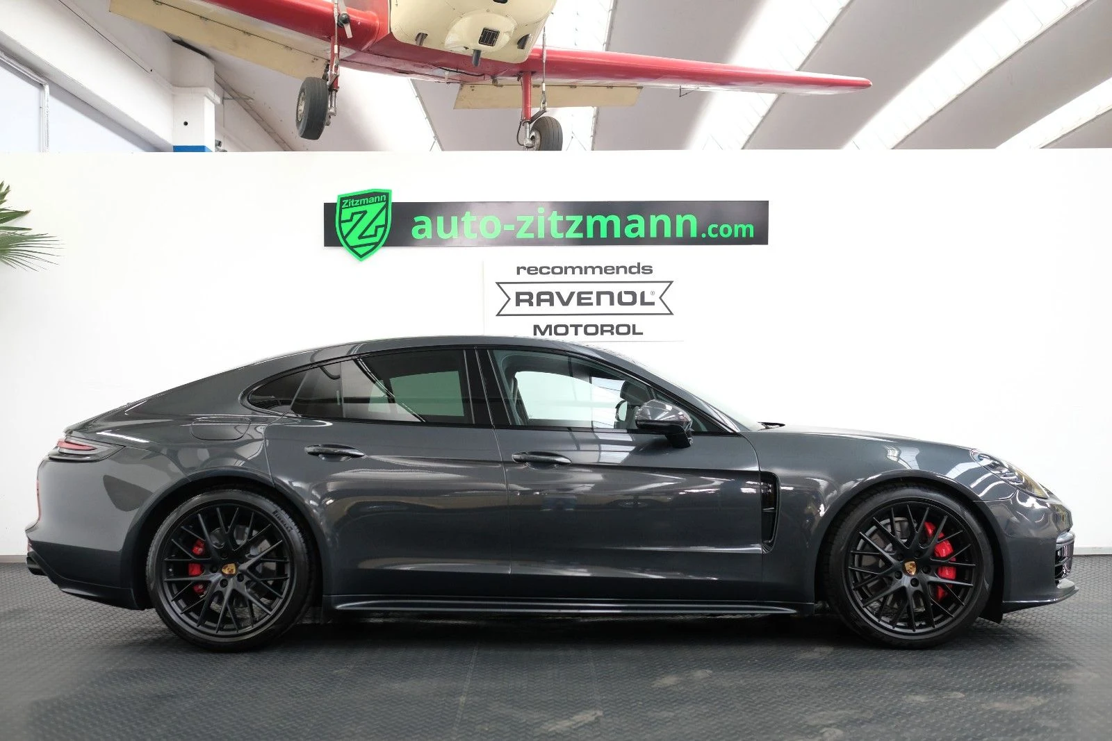 Porsche Panamera GTS, 2/10