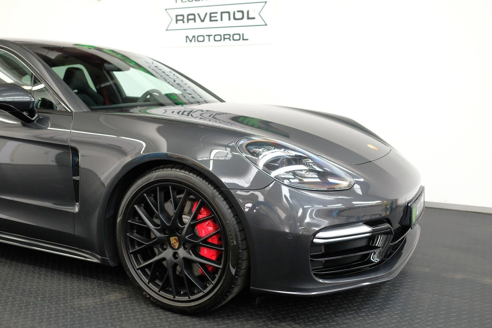 Porsche Panamera GTS, 4/10
