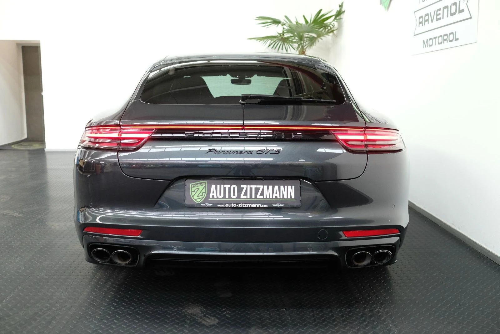 Porsche Panamera GTS, 7/10