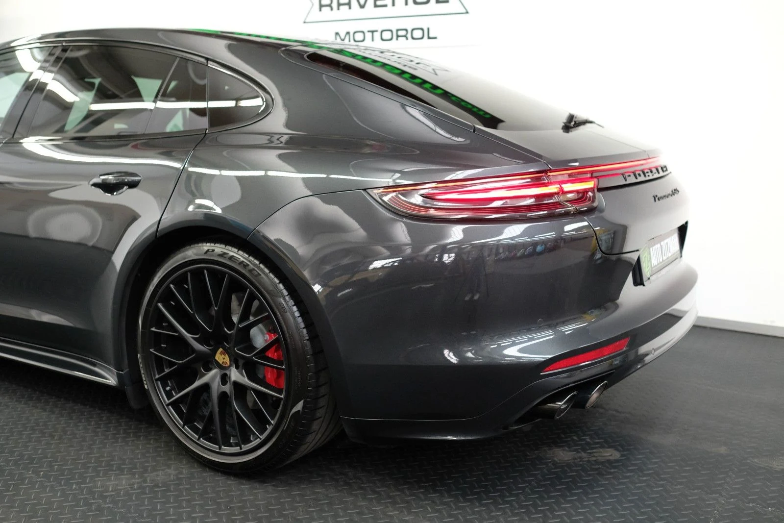 Porsche Panamera GTS, 8/10
