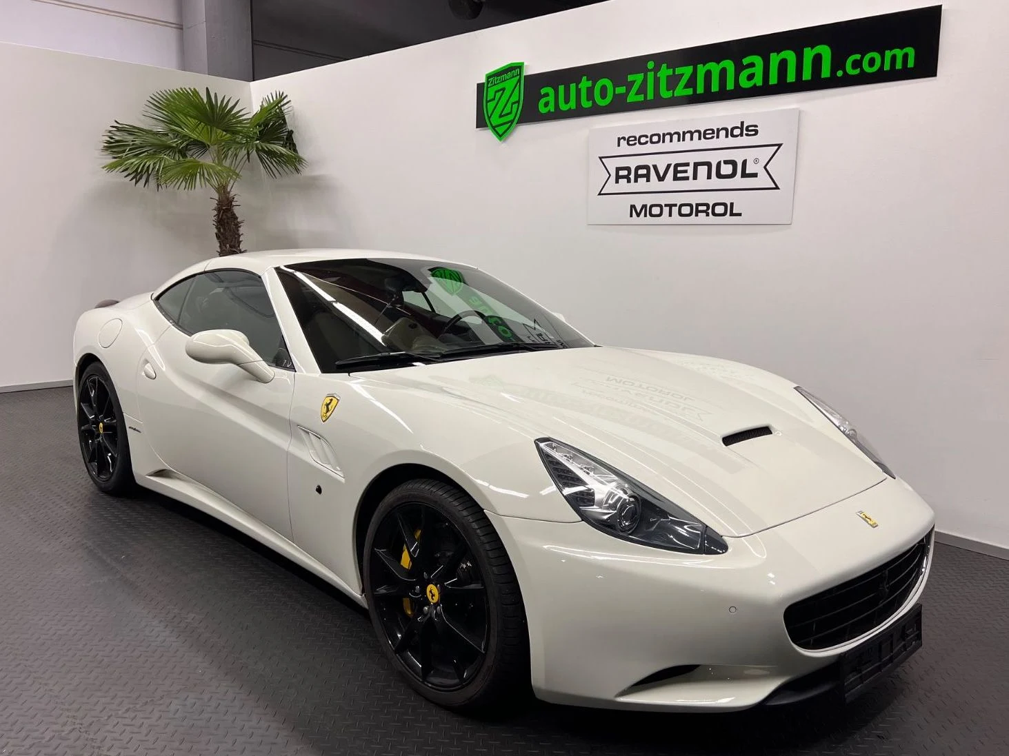 Ferrari California, exterior view of the entire car