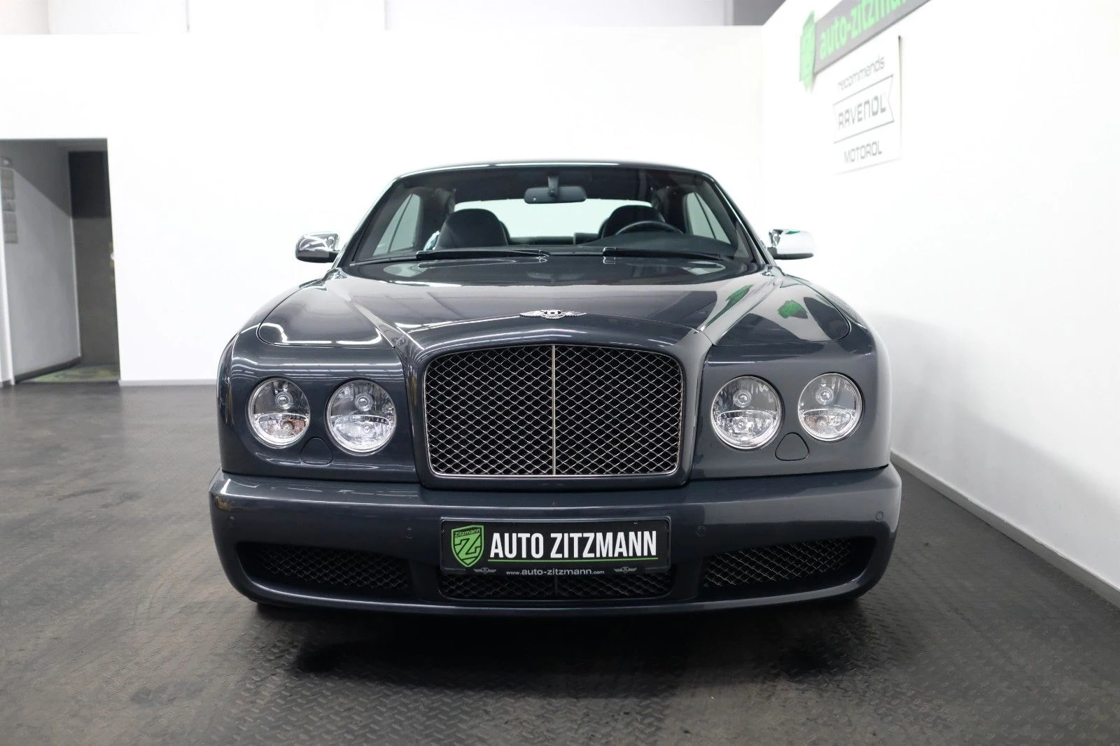 Bentley Brooklands Coupe, 4/10