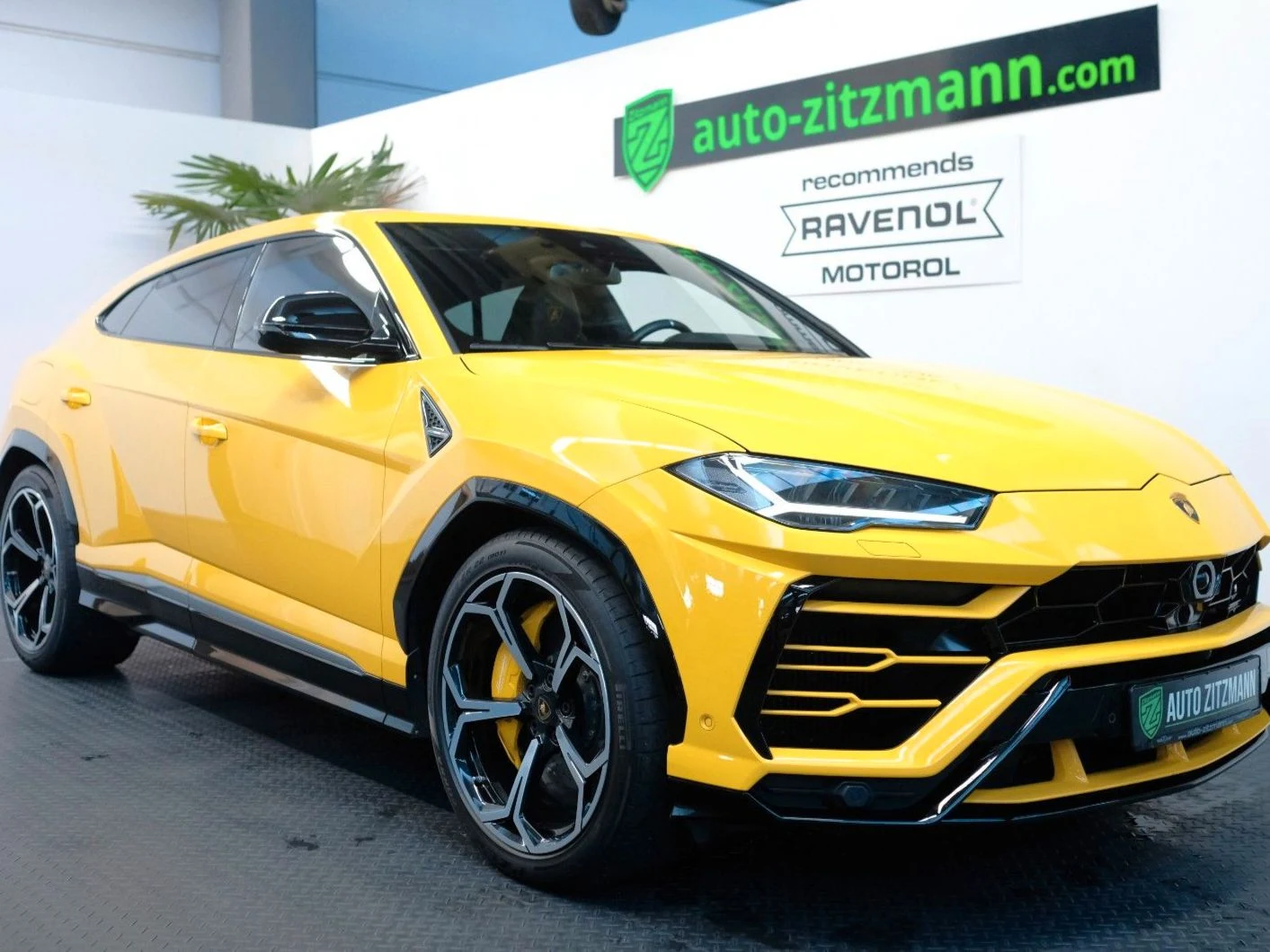 Lamborghini Urus, exterior view of the entire car