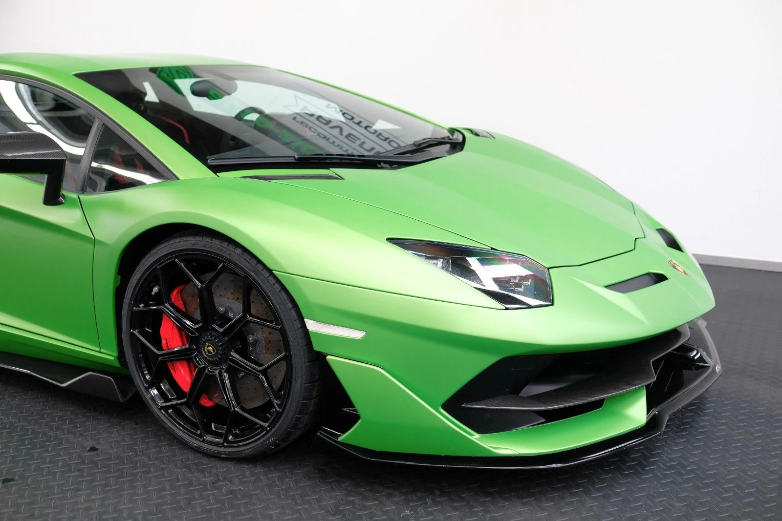 Lamborghini Aventador SVJ, 8/10