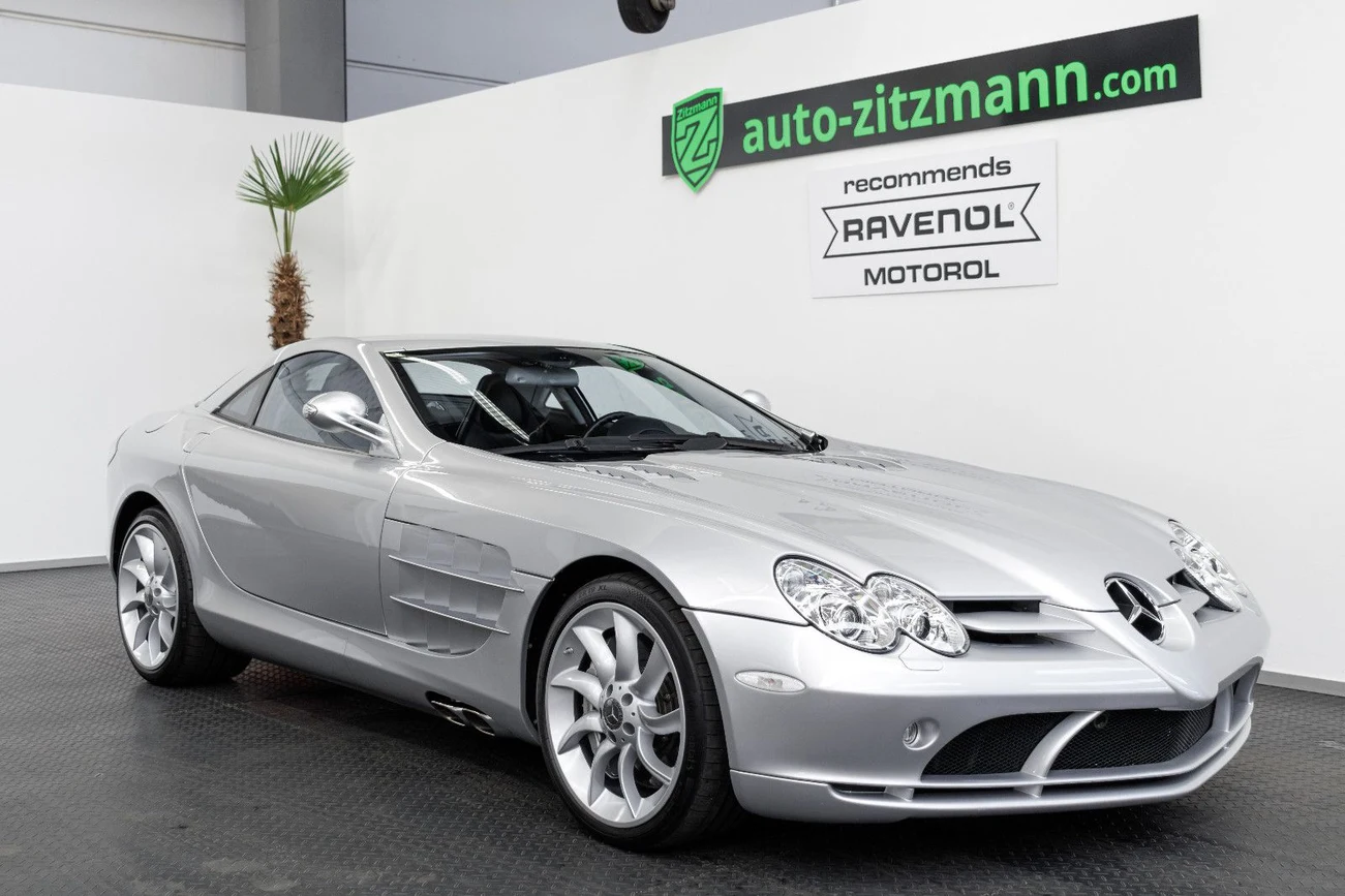Mercedes-Benz SLR McLaren Coupe, exterior view of the entire car