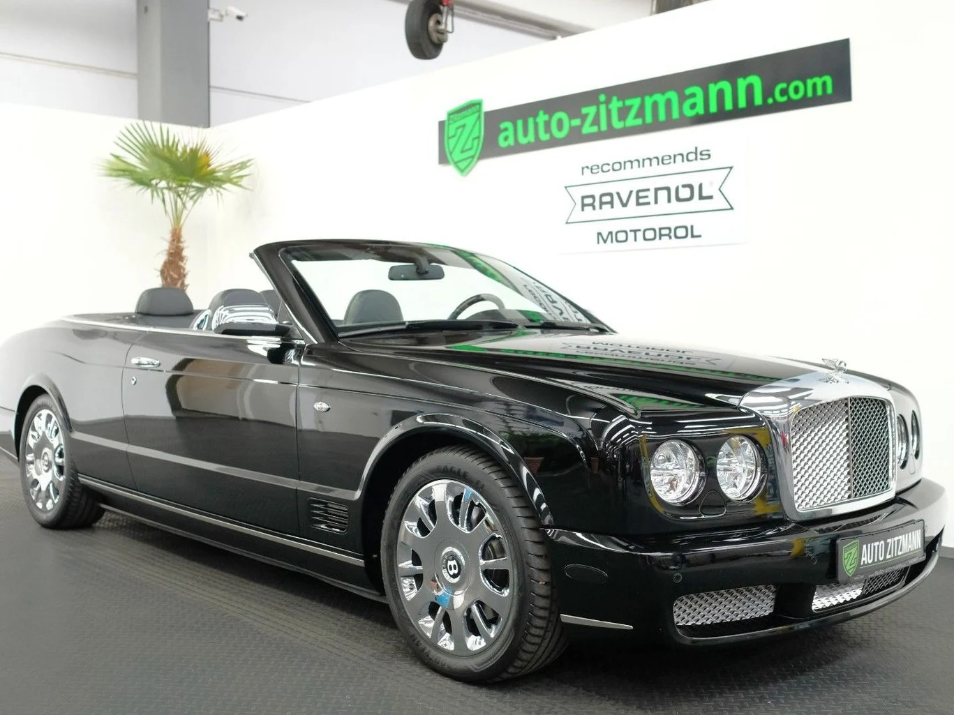Bentley Azure, exterior view of the entire car