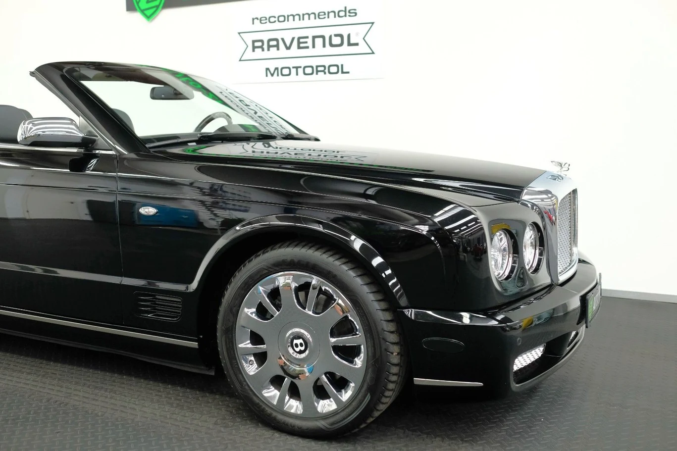 Bentley Azure, 6/10