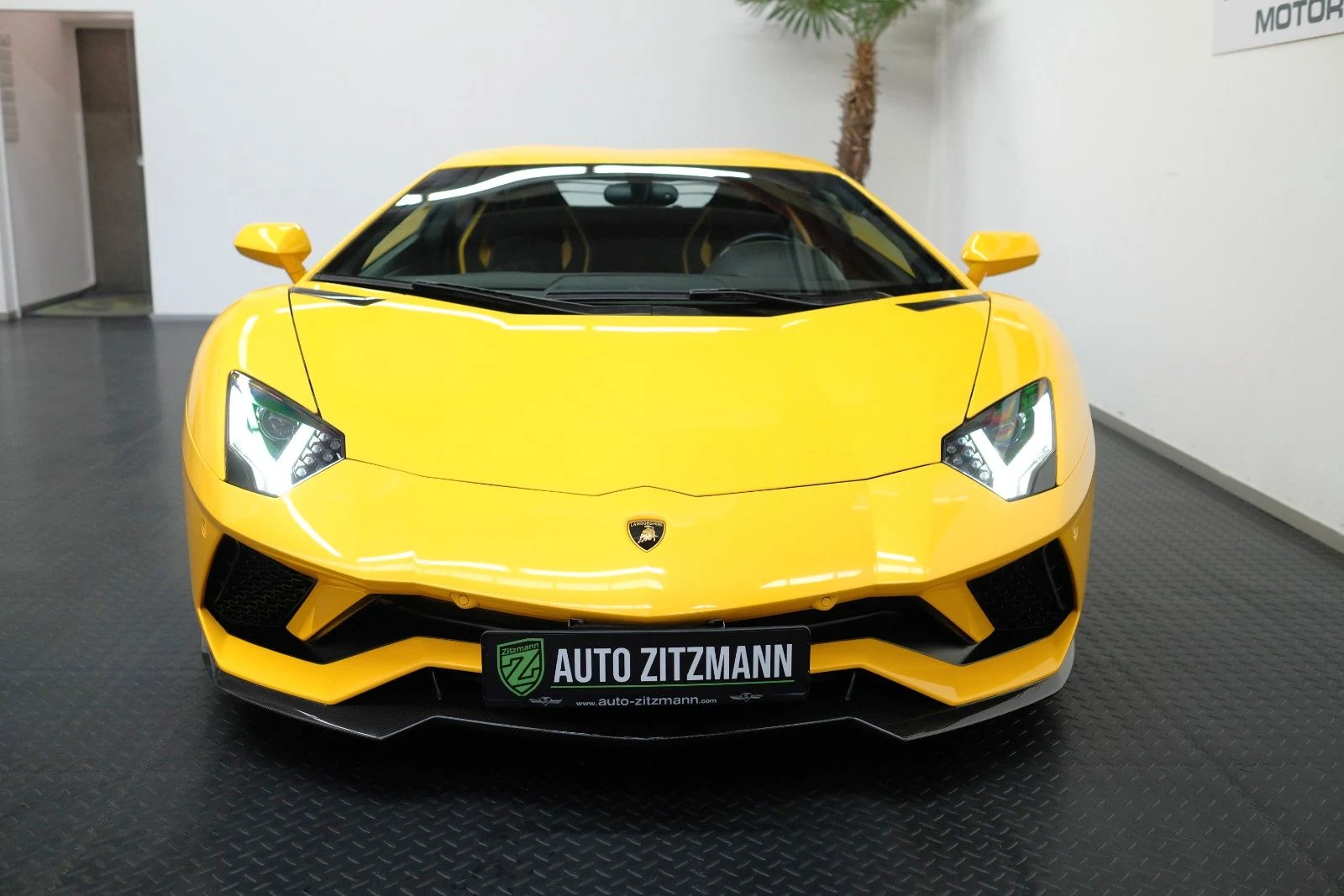Lamborghini Aventador S, 4/10