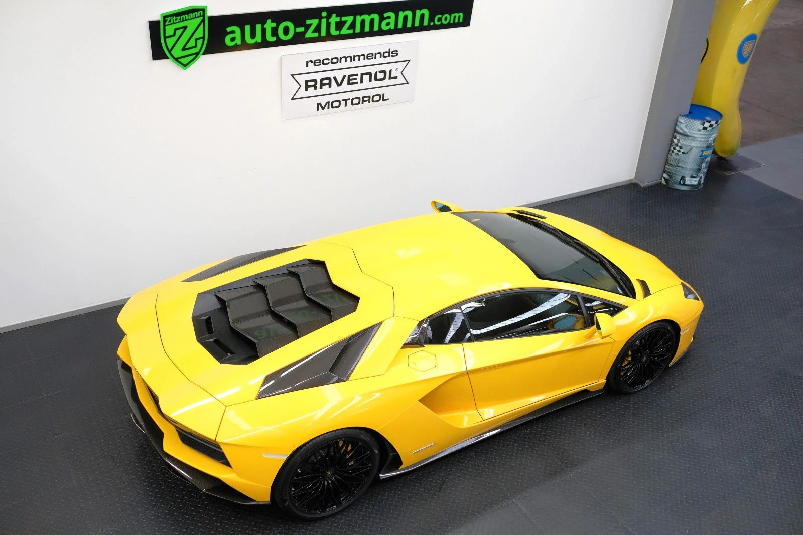 Lamborghini Aventador S, 6/10