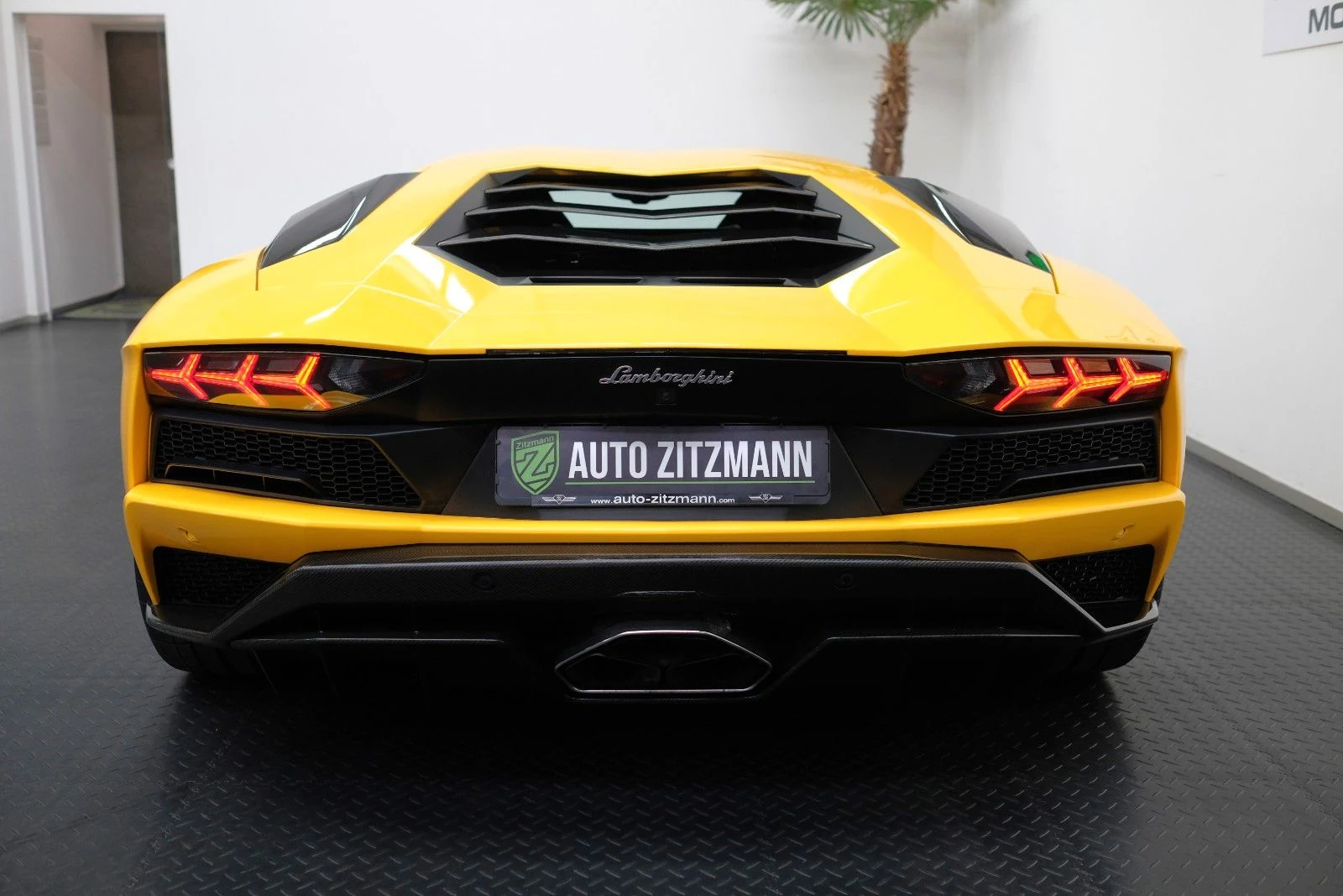 Lamborghini Aventador S, 7/10