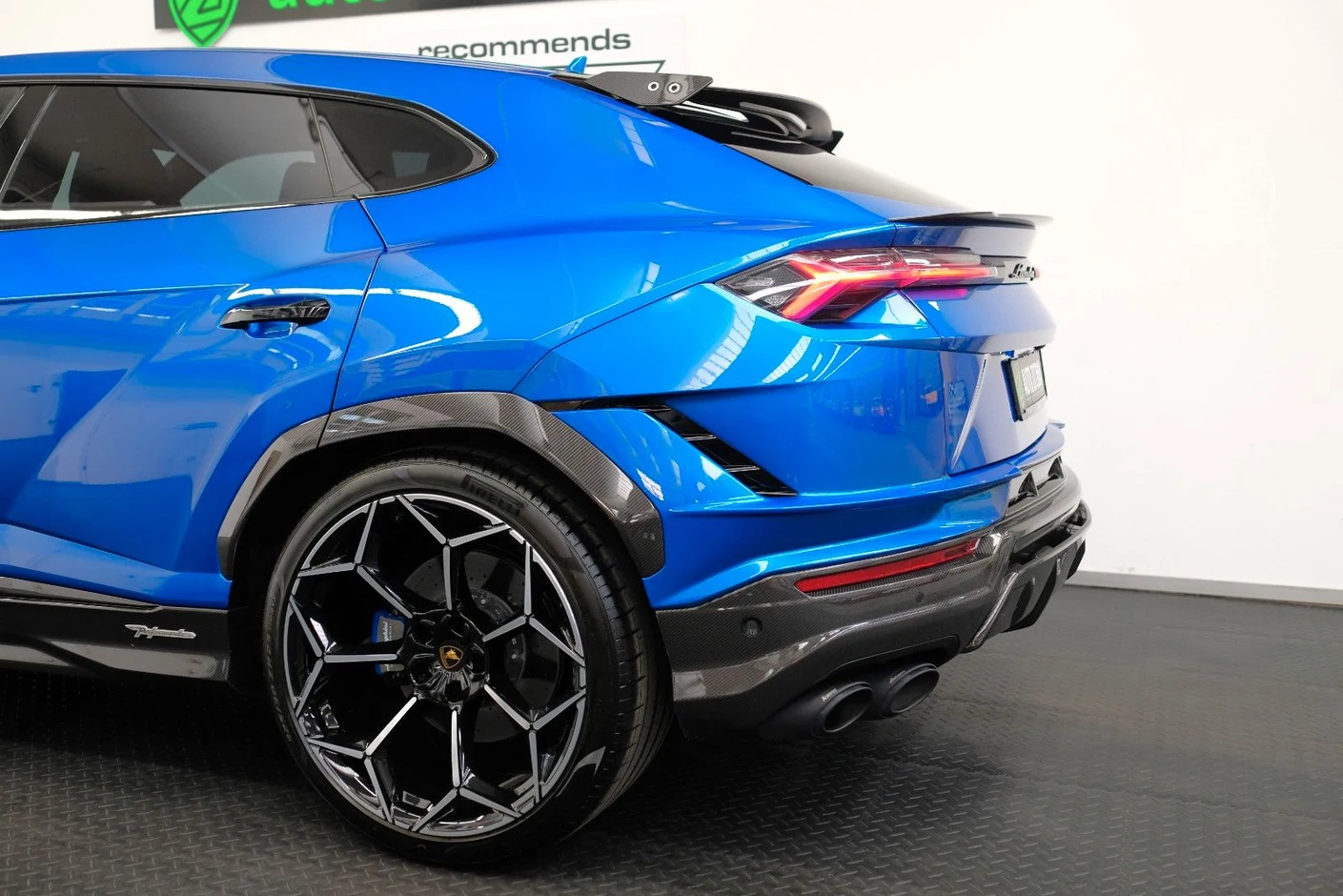 Lamborghini Urus Performante, 8/10