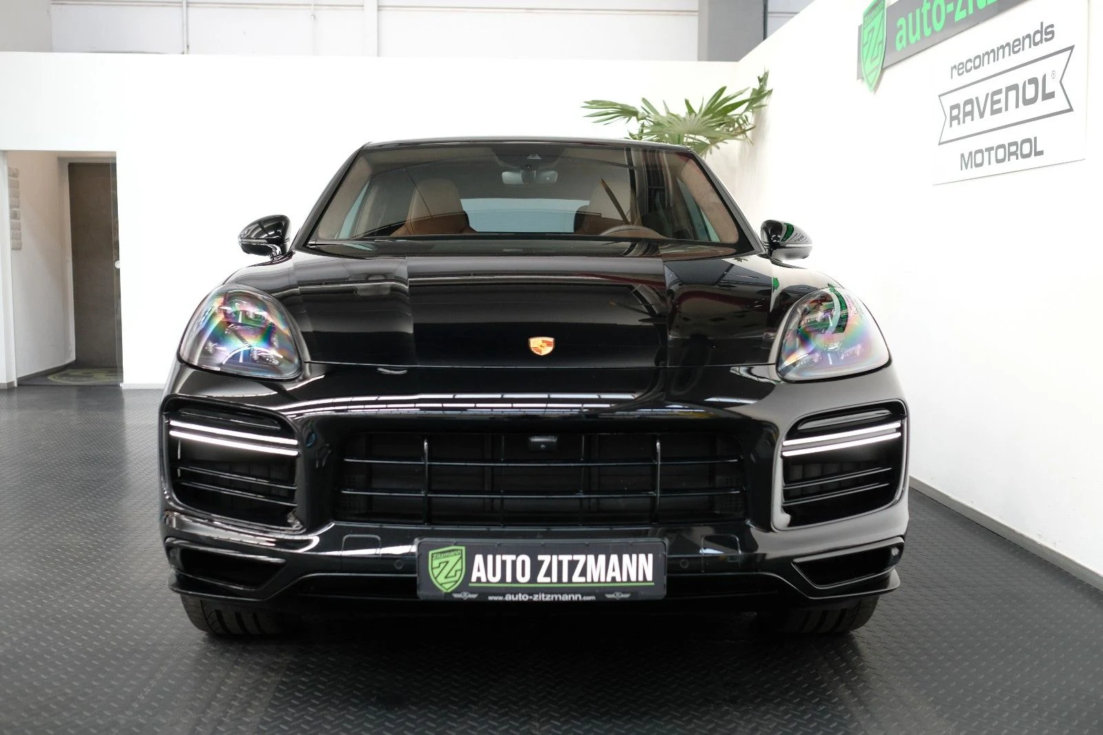 Porsche Cayenne Turbo Coupe, 3/10