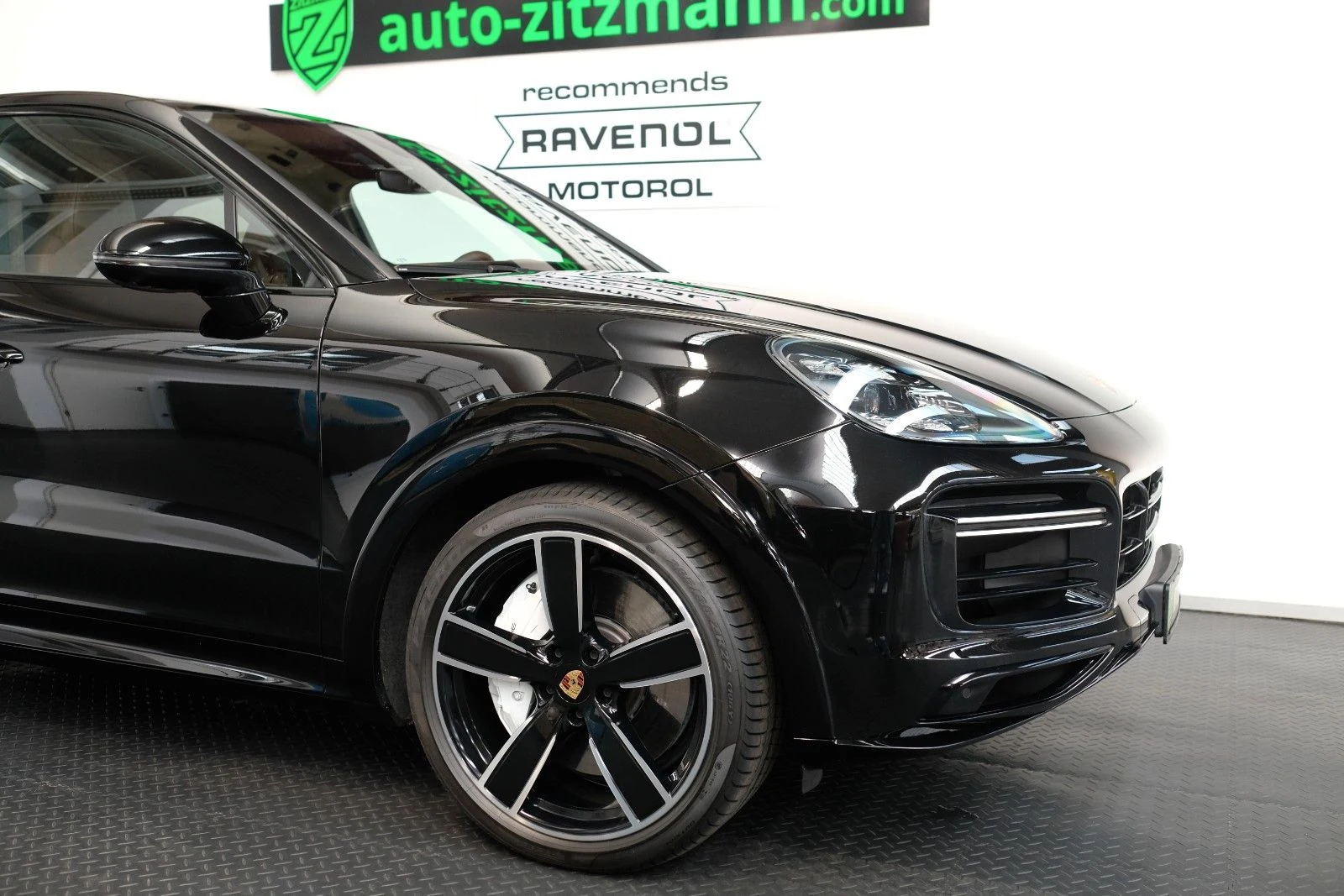 Porsche Cayenne Turbo Coupe, 4/10