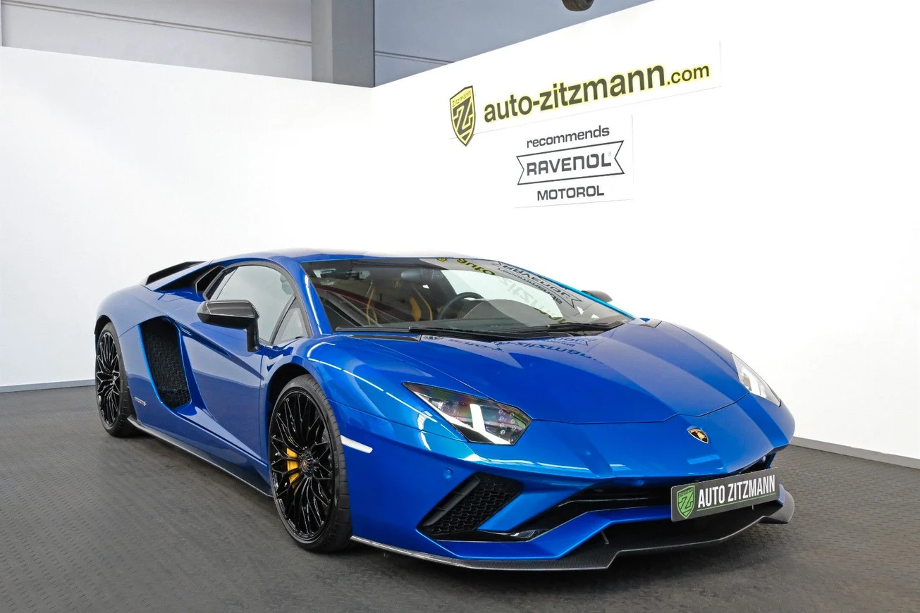 Lamborghini Aventador S, exterior view of the entire car