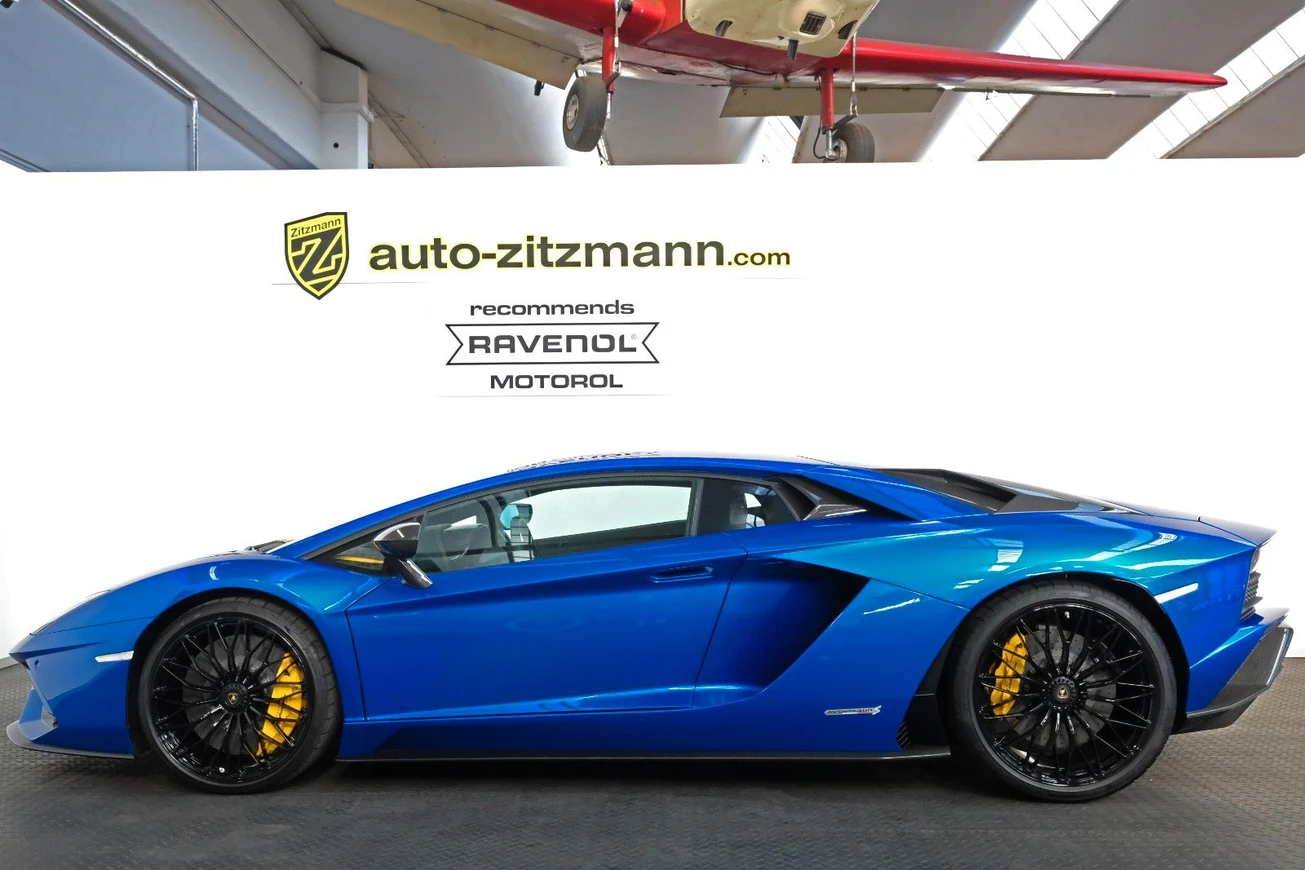 Lamborghini Aventador S, 2/10