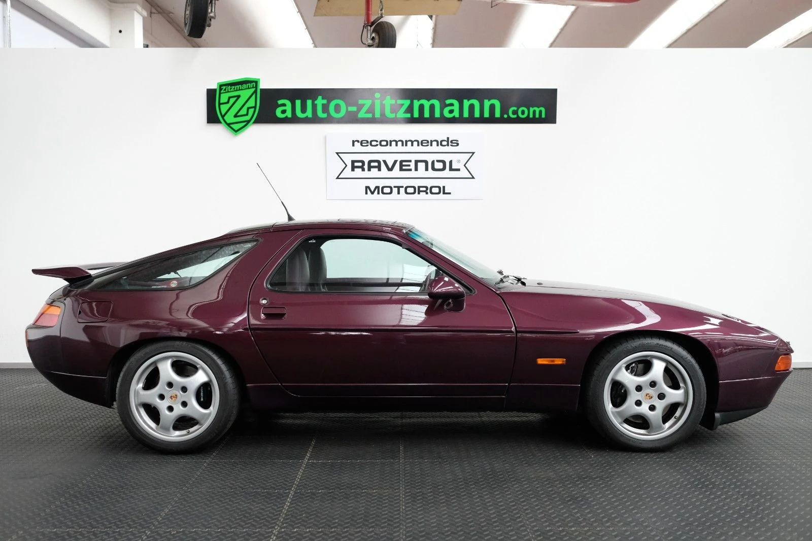 Porsche 928 GTS, 2/10