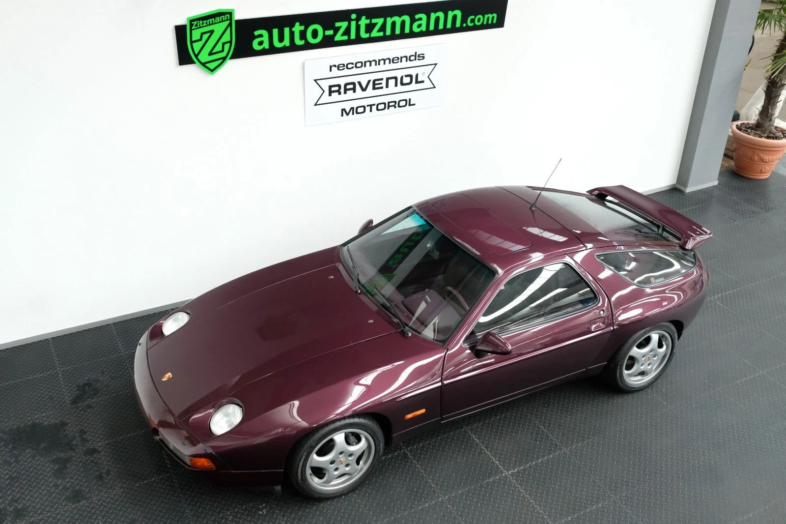 Porsche 928 GTS, 3/10