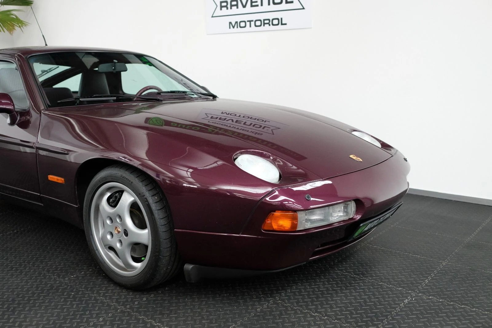 Porsche 928 GTS, 6/10