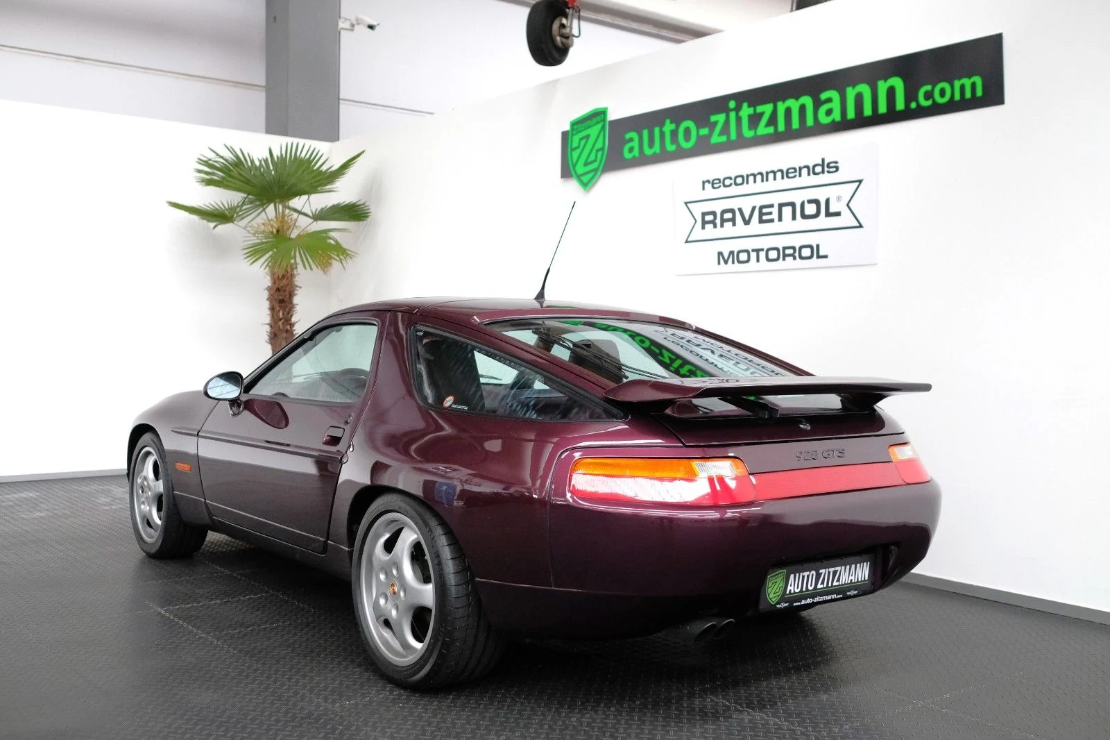 Porsche 928 GTS, 8/10