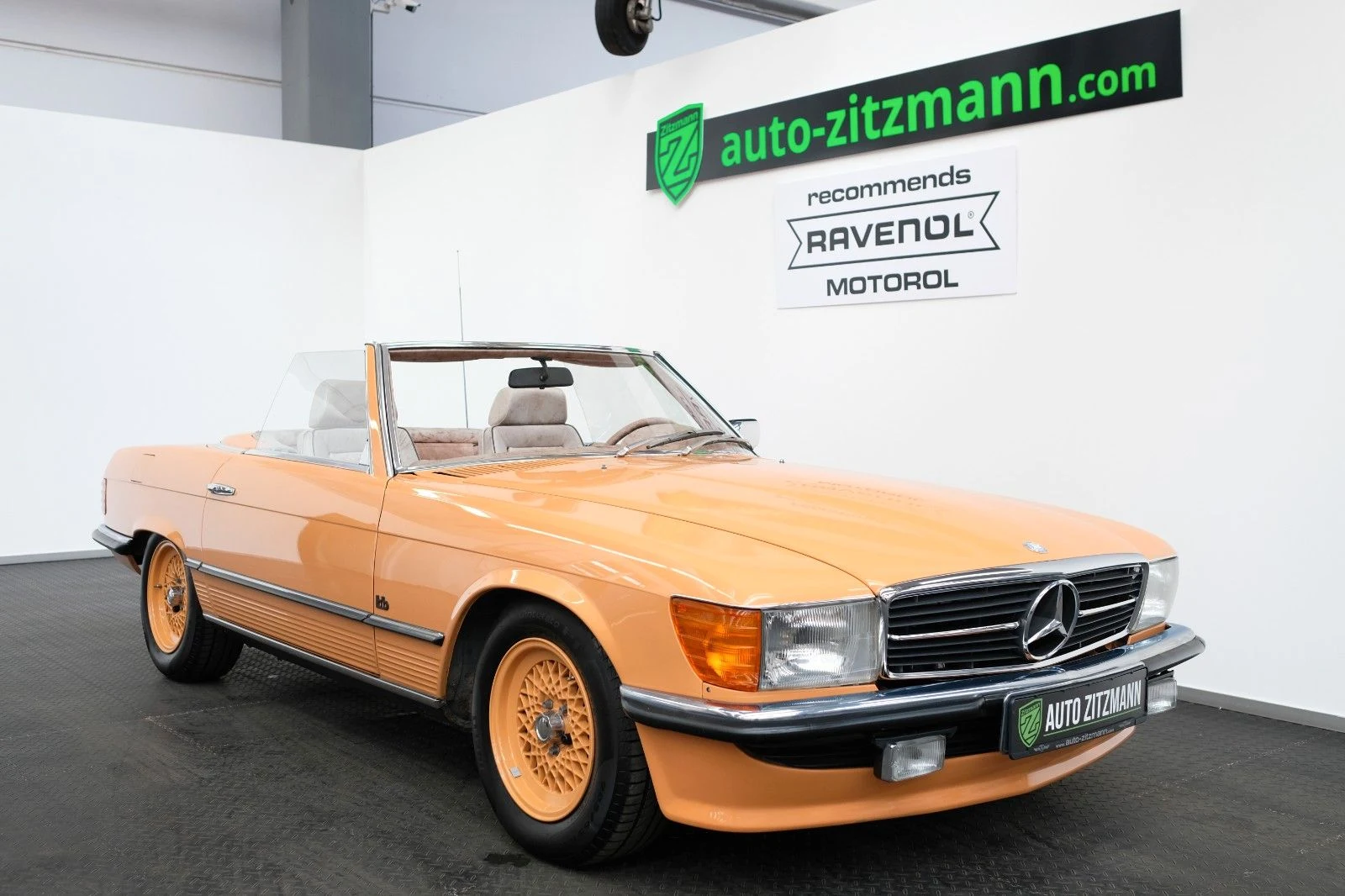 Mercedes-Benz 280 SL BB, exterior view of the entire car