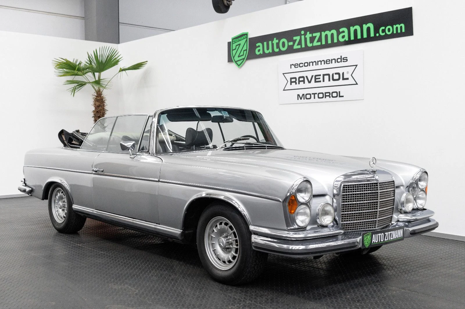 Mercedes-Benz 280 SE W111, 4.5-liter convertible conversion, exterior view of the entire car