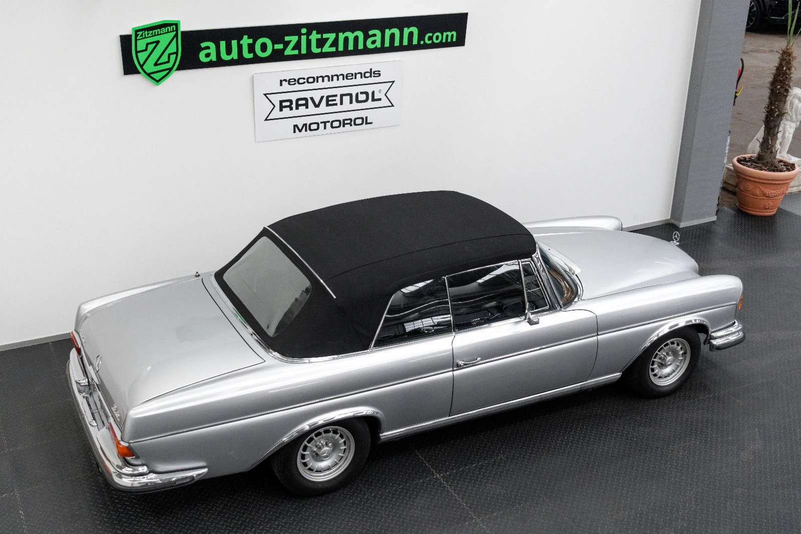 Mercedes-Benz 280 SE W111, 4.5-liter convertible conversion, 4/10