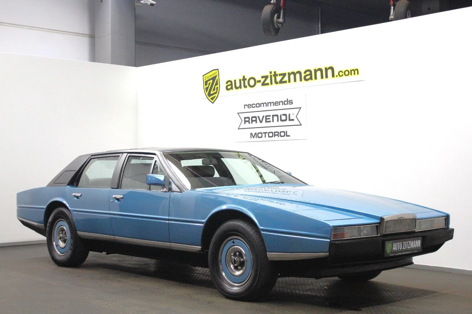 Aston Martin Lagonda Series 2, exterior view of the entire car