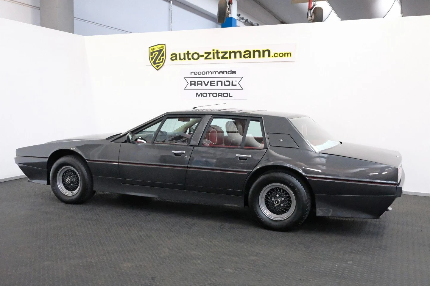 Aston Martin Lagonda Series 3 Tickford, 2/10