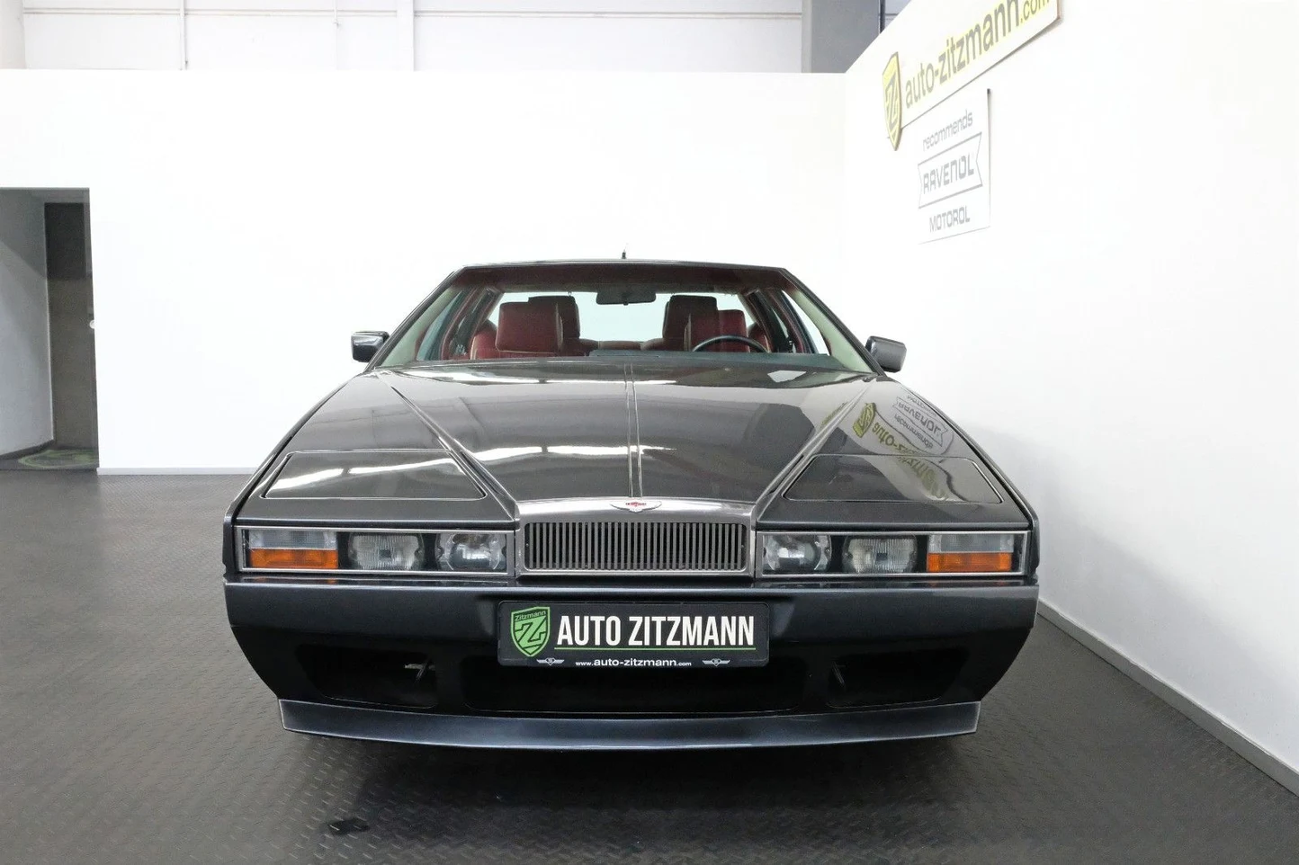 Aston Martin Lagonda Series 3 Tickford, 4/10