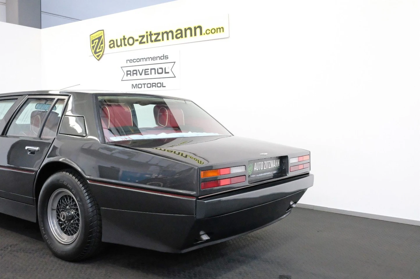 Aston Martin Lagonda Series 3 Tickford, 8/10
