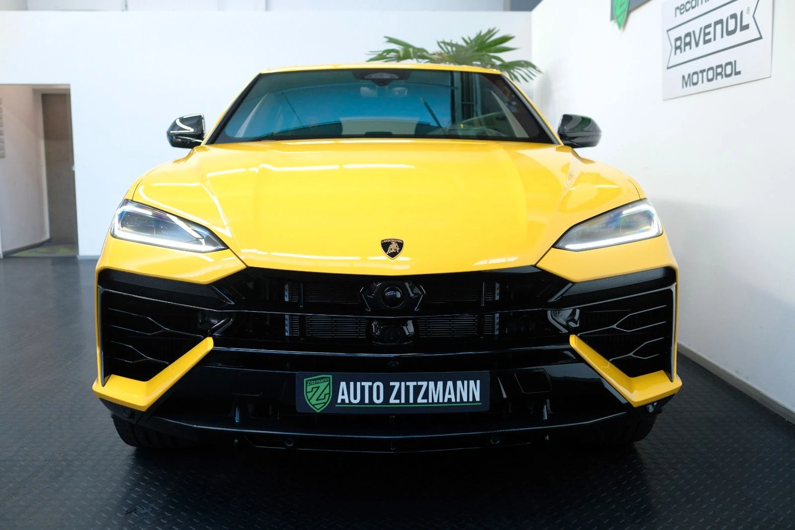Lamborghini Urus SE, 5/10