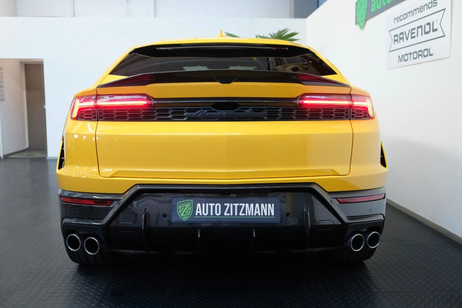 Lamborghini Urus SE, 7/10