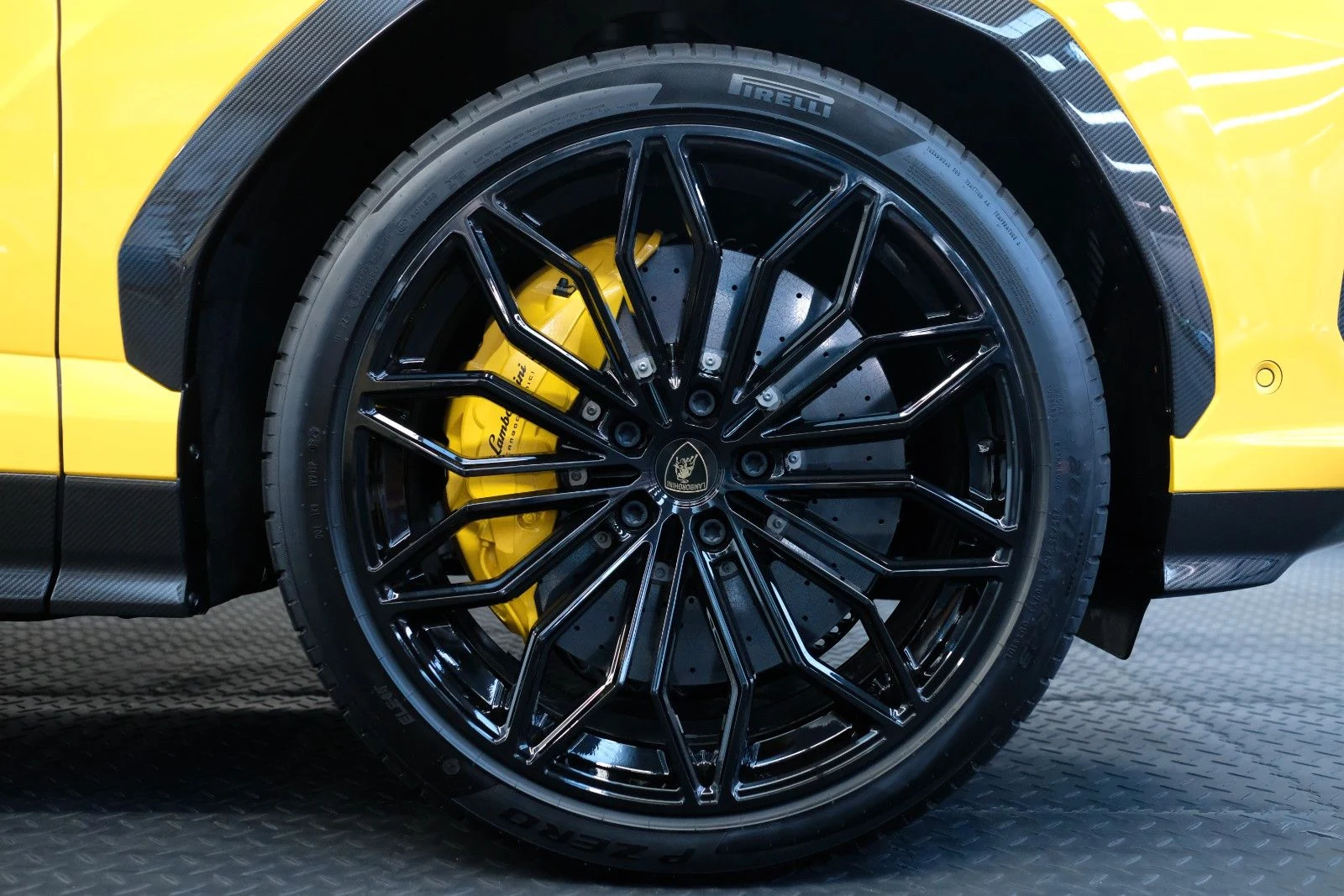 Lamborghini Urus SE, 9/10