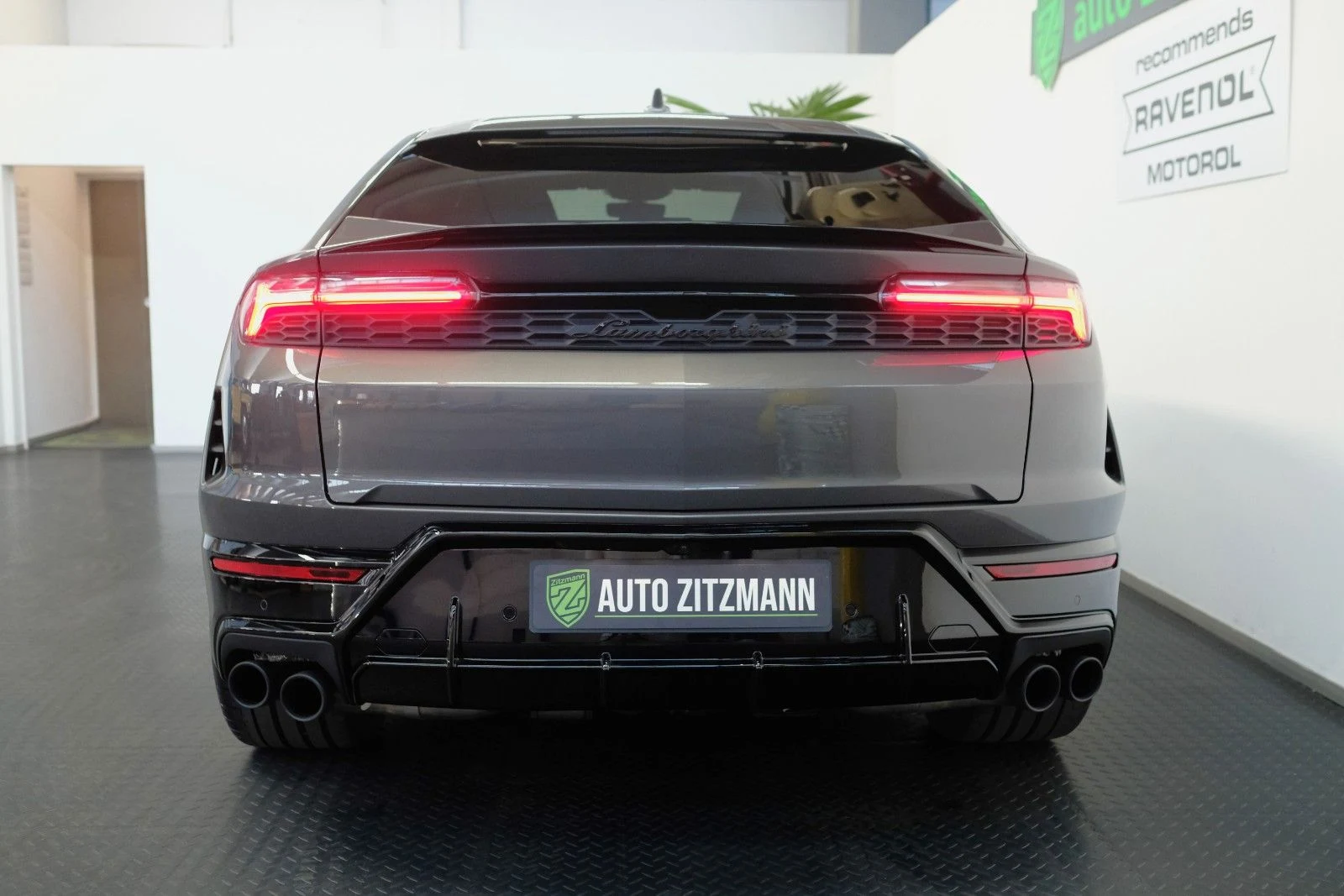 Lamborghini Urus SE, 6/10
