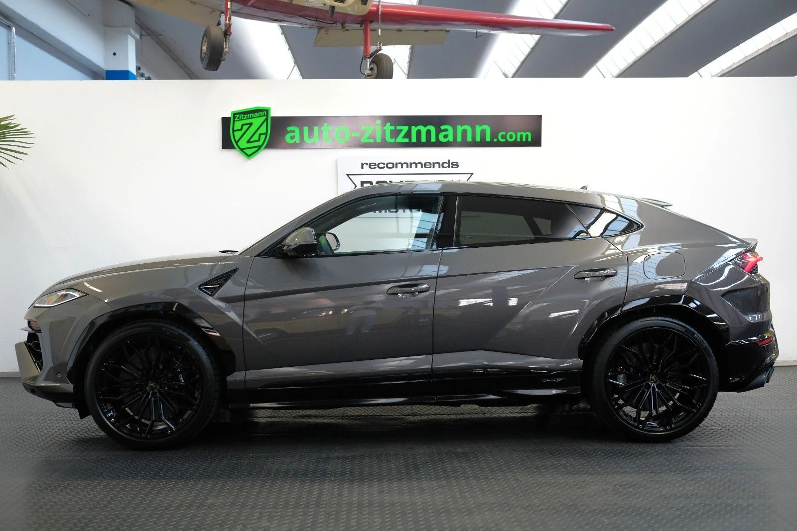 Lamborghini Urus SE, 7/10
