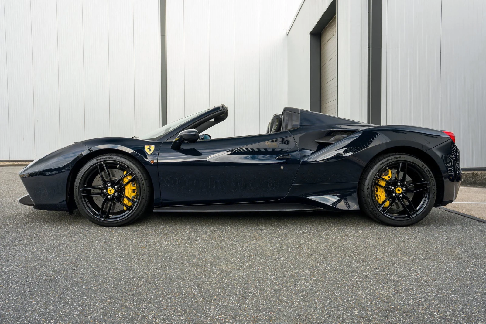 2017 Ferrari 488 Spider, 9/10